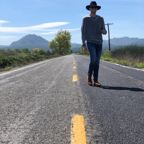 Meet your Posher, Tyler - Picture 7 of 8